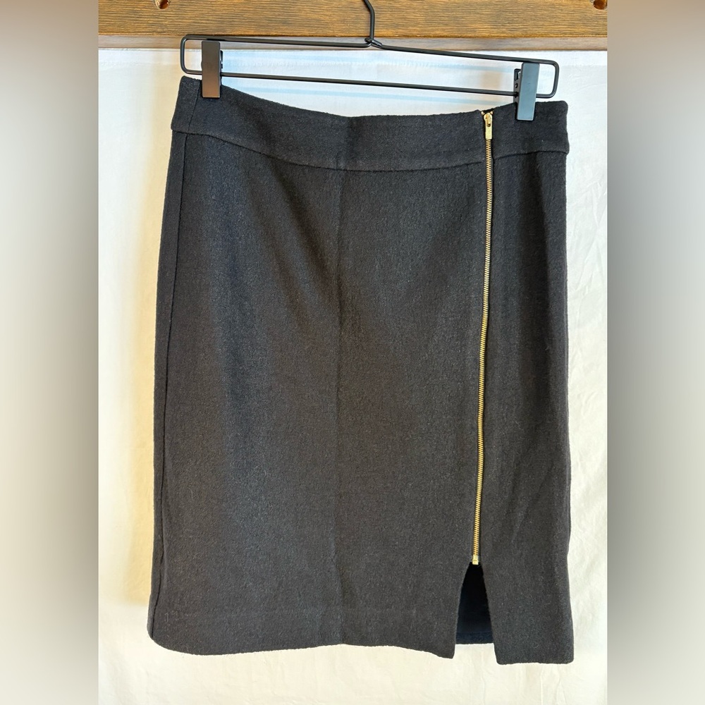 BANANA REPUBLIC Skirt Black with Gold Front Zipper Women’s 6